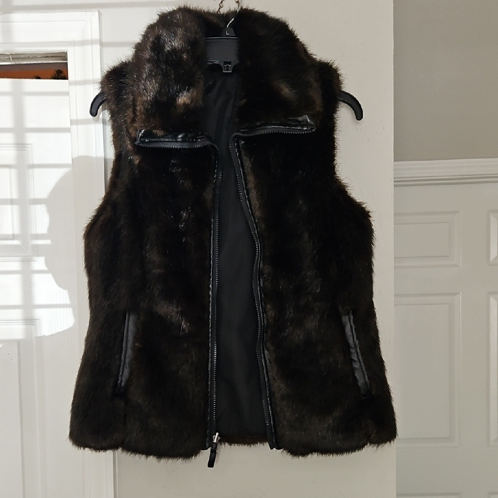 Macy's Black Vest Luxurious Plush Outerwear